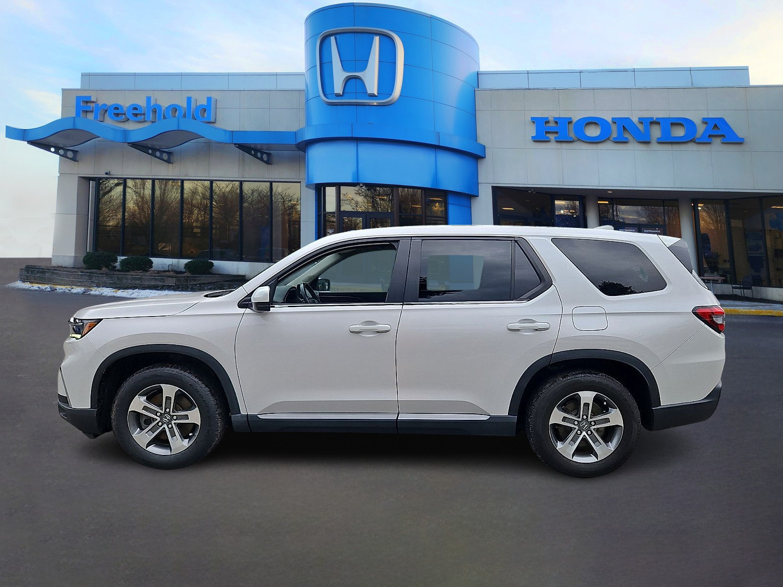 Used 2023 Honda Pilot EX-L image 4
