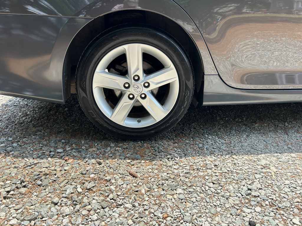 Used 2013 Toyota Camry SE FWD image 18