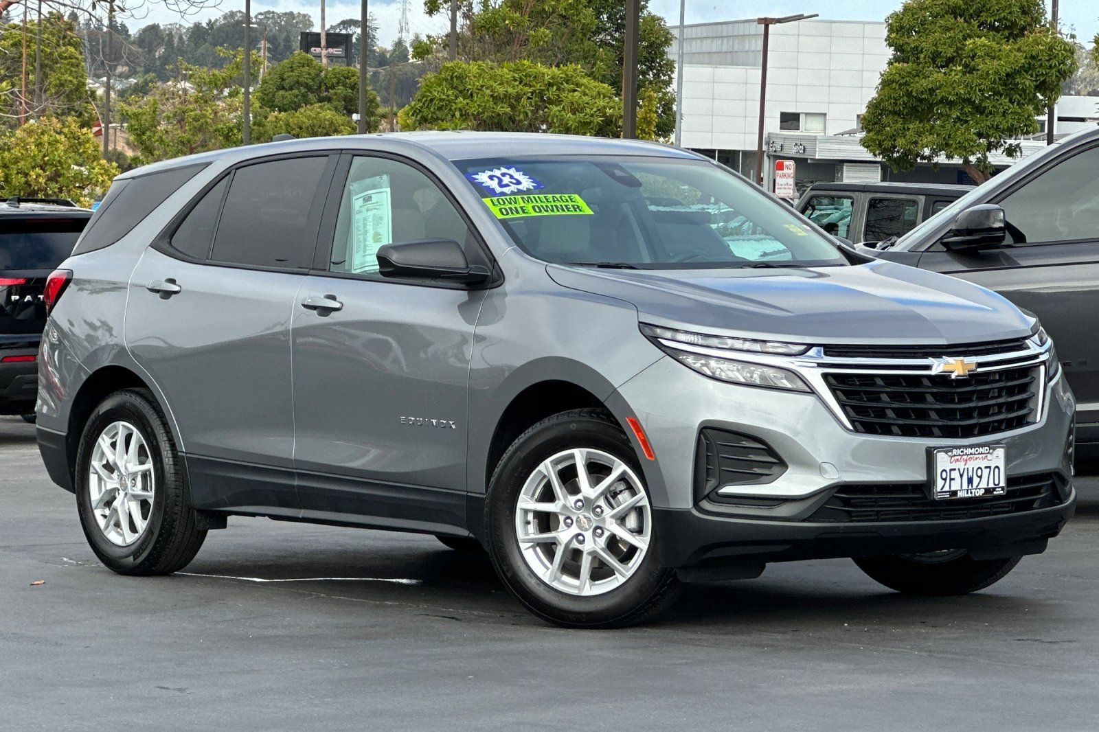 Used 2023 Chevrolet Equinox LS w/ LS Convenience Package FWD image 2