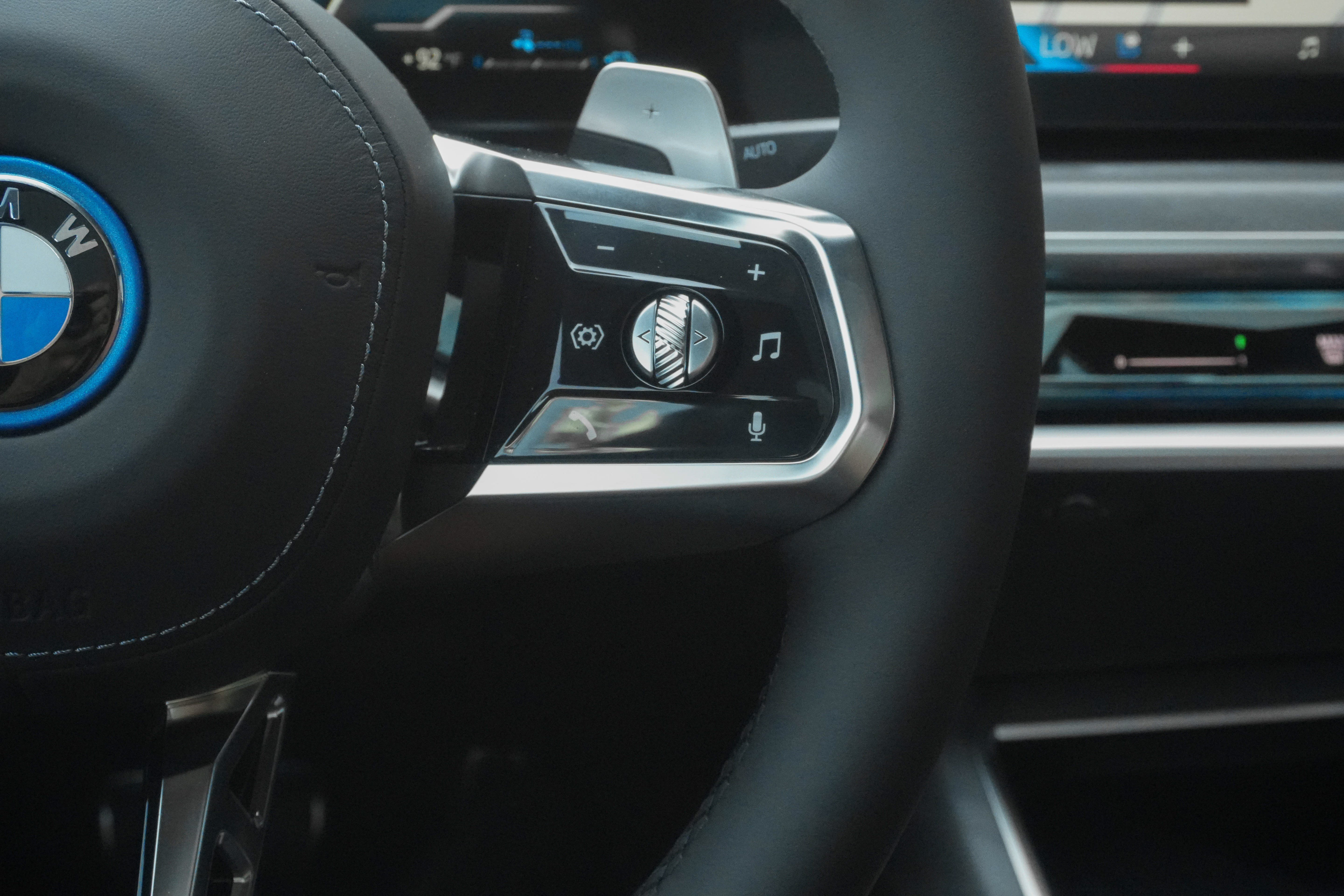 Used 2026 BMW 750e xDrive AWD/4WD image 17