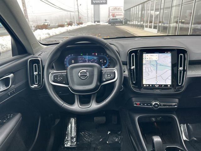 Certified 2025 Volvo XC40 B5 Core image 18