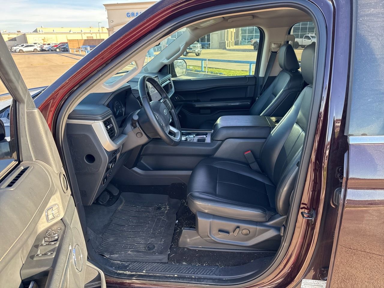 Used 2023 Ford Expedition XLT image 18