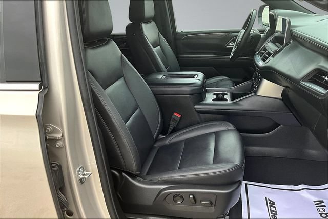 Used 2024 Chevrolet Suburban LT RWD image 30