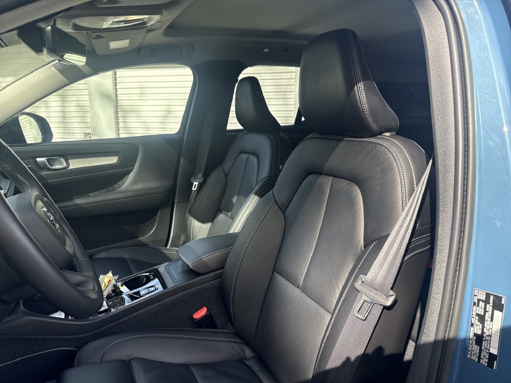 Used 2023 Volvo XC40 B5 Plus w/ Driver Assist Package AWD/4WD image 12