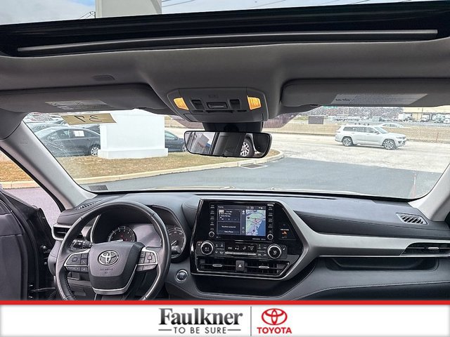 Used 2022 Toyota Highlander XLE image 19