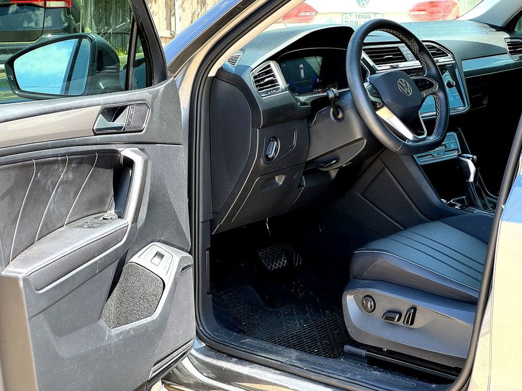 Certified 2024 Volkswagen Tiguan SE FWD image 11