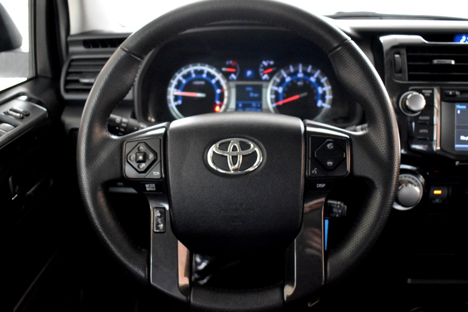 Used 2018 Toyota 4Runner TRD Off-Road Premium w/ Convenience Package AWD/4WD image 18