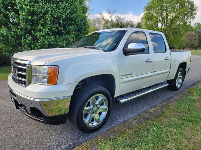 Used 2013 GMC Sierra 1500 SLT w/ SLT White Diamond Edition AWD/4WD image 2