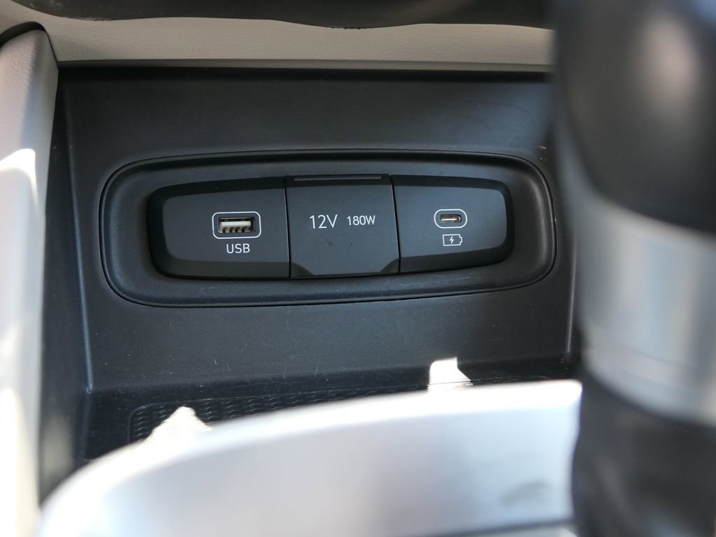 Used 2023 Hyundai Venue SEL FWD image 21