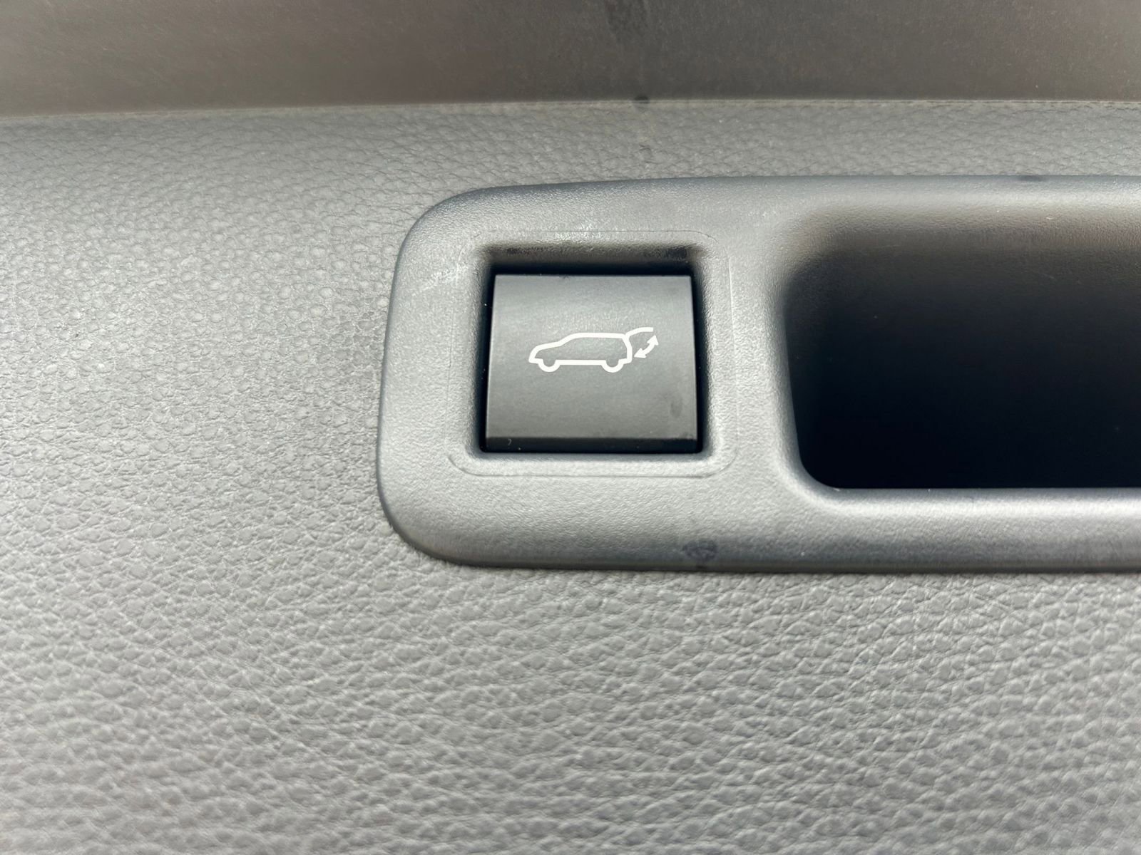 Used 2025 Toyota Highlander LE image 24