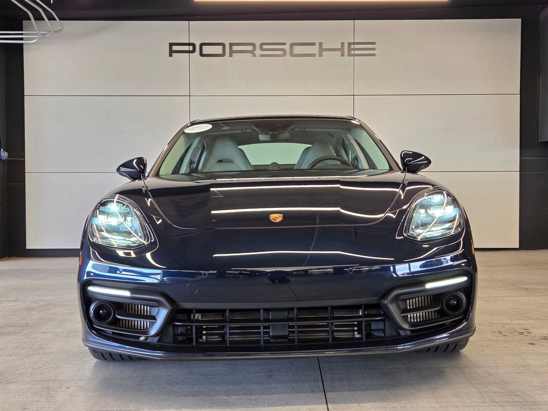 Certified 2023 Porsche Panamera 4 Platinum Edition image 30