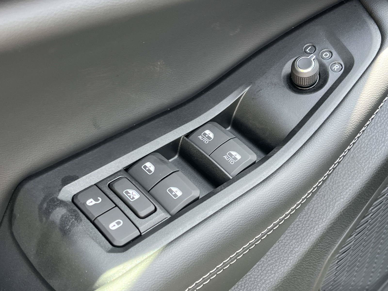 New 2026 Jeep Grand Cherokee Altitude AWD/4WD image 9