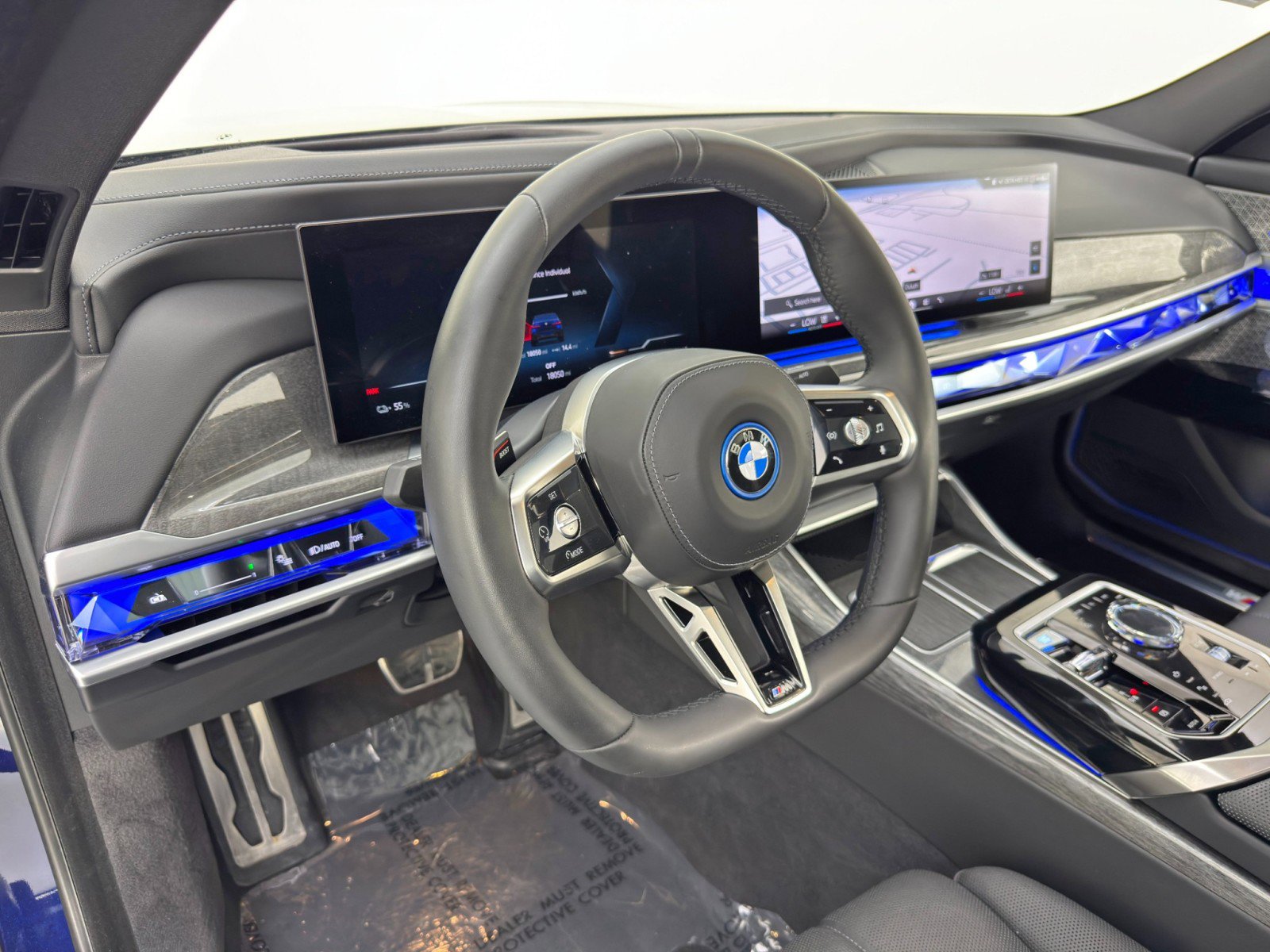 Used 2024 BMW i7 xDrive60 w/ Executive Package image 13