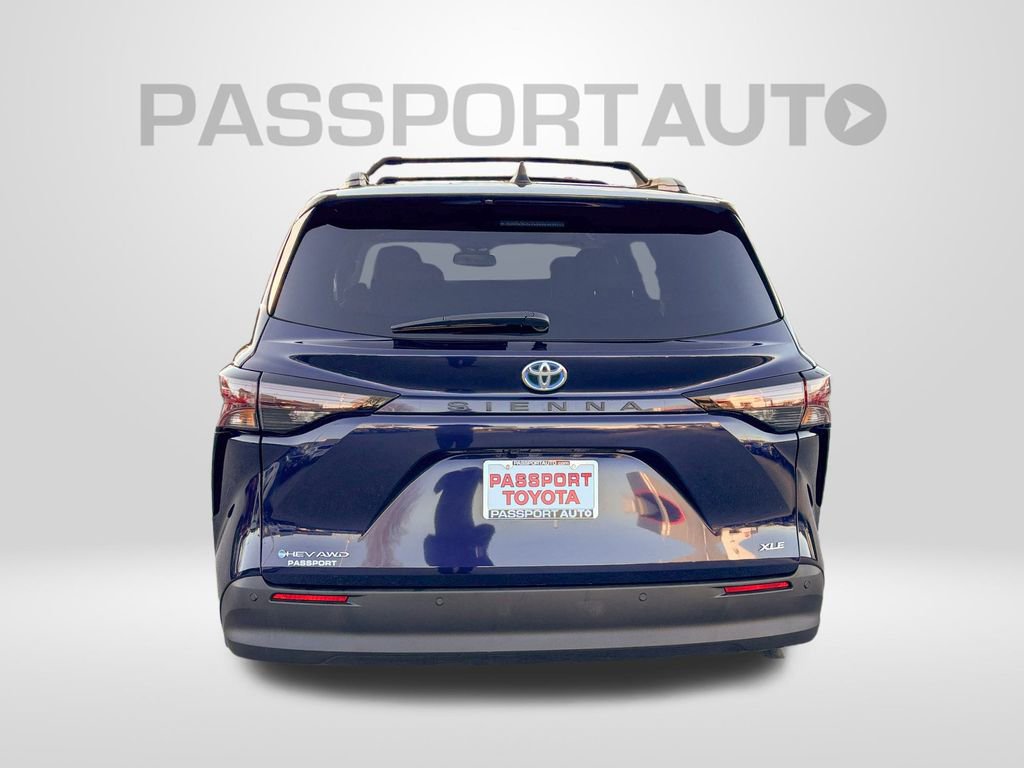 Used 2025 Toyota Sienna XLE image 6