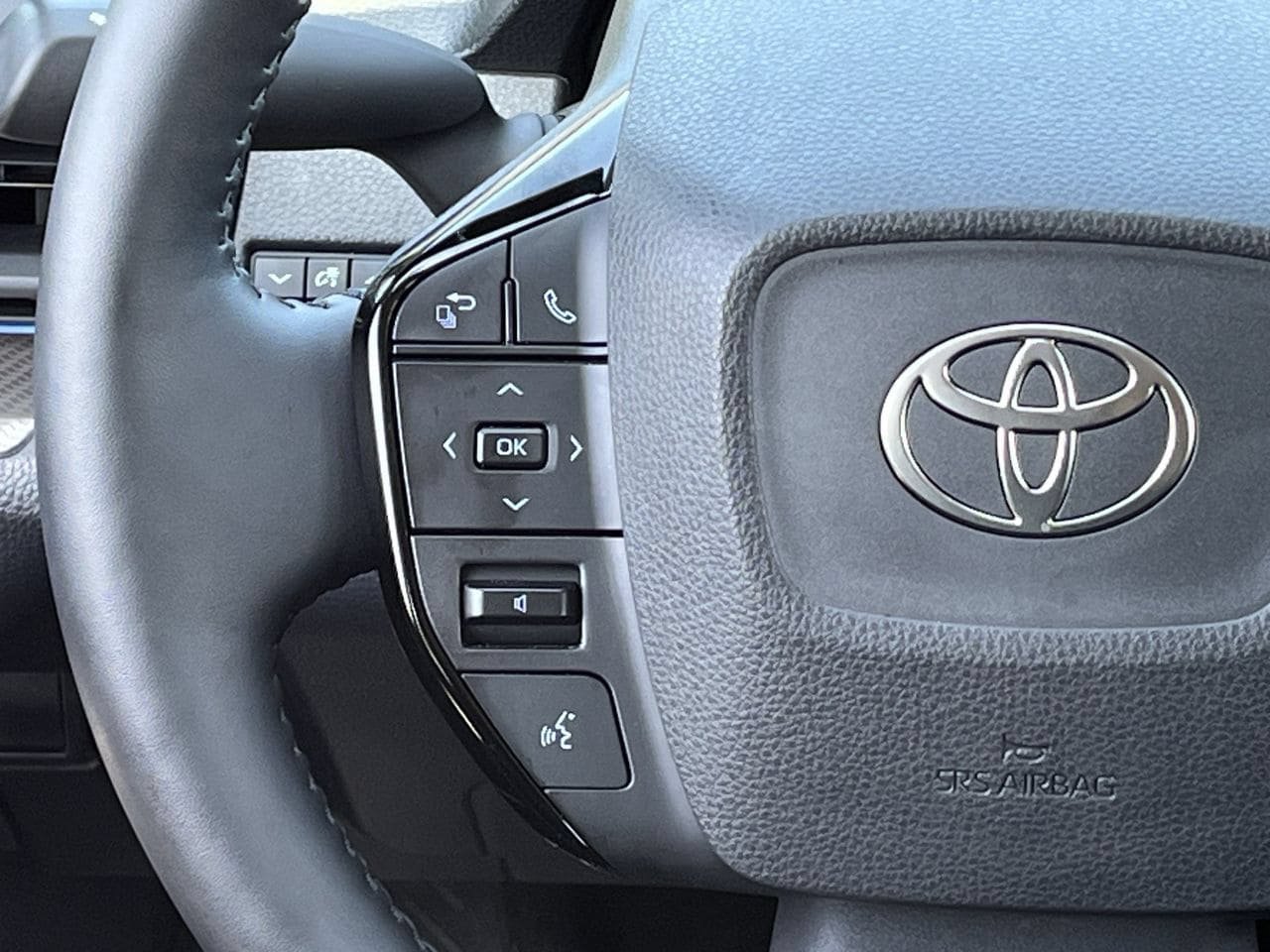 Used 2024 Toyota Prius XLE AWD/4WD image 12