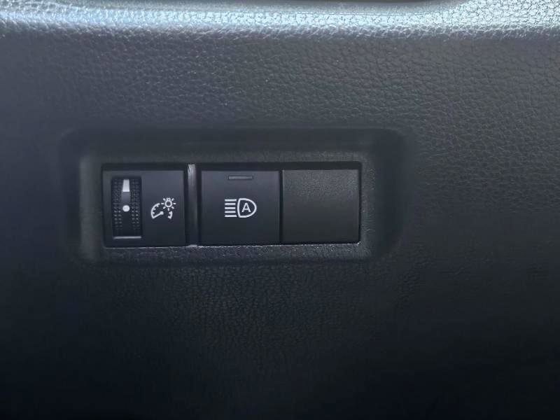 Used 2019 Toyota RAV4 LE image 32