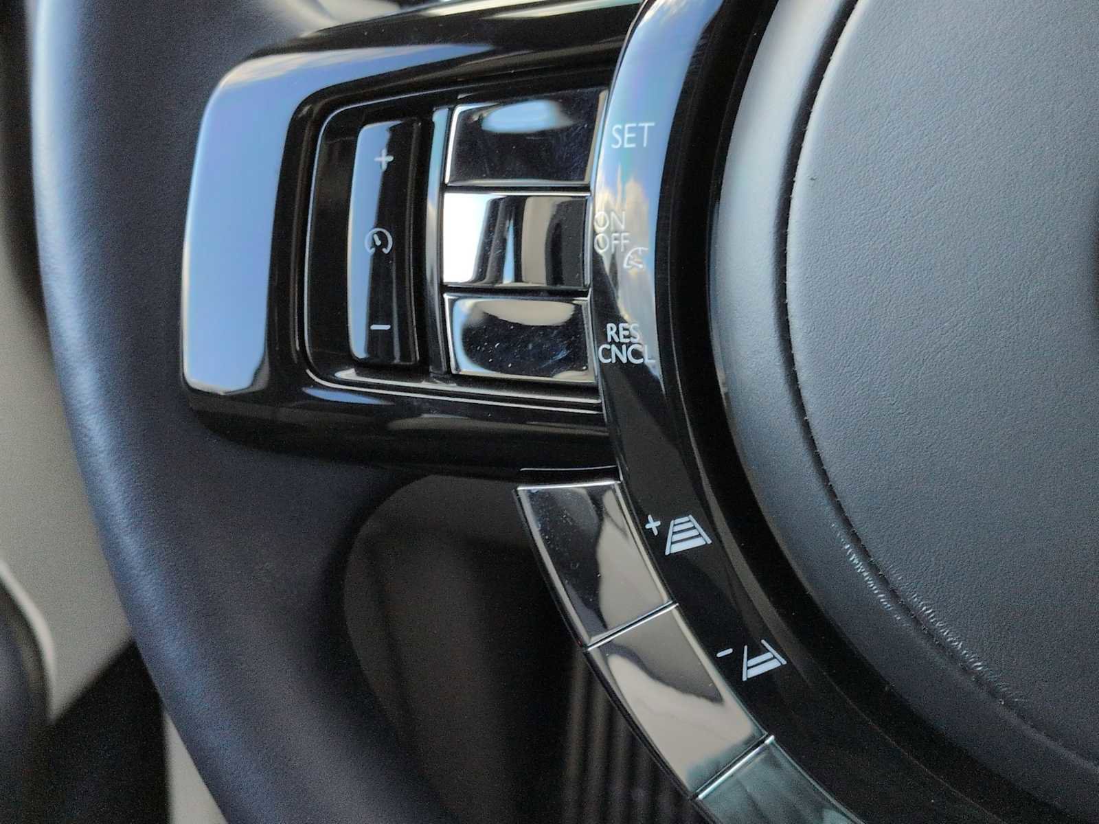 Used 2022 Rolls-Royce Cullinan image 24