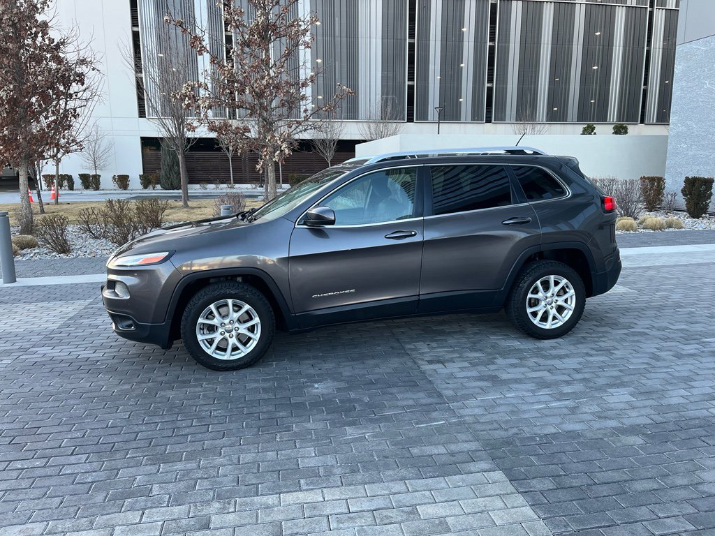 Used 2014 Jeep Cherokee Latitude FWD image 2