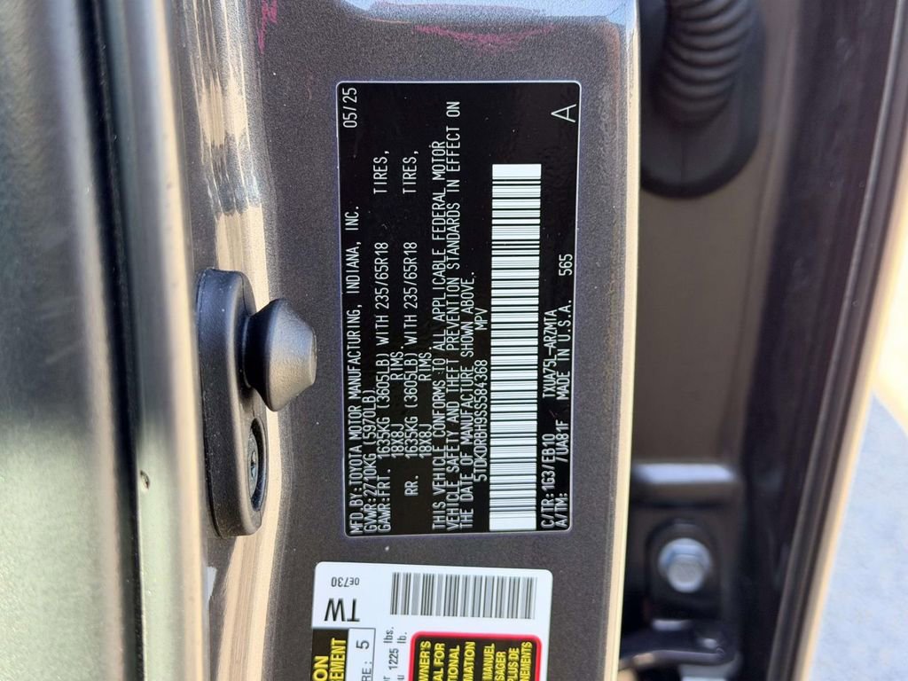 Used 2025 Toyota Highlander XLE AWD/4WD image 27
