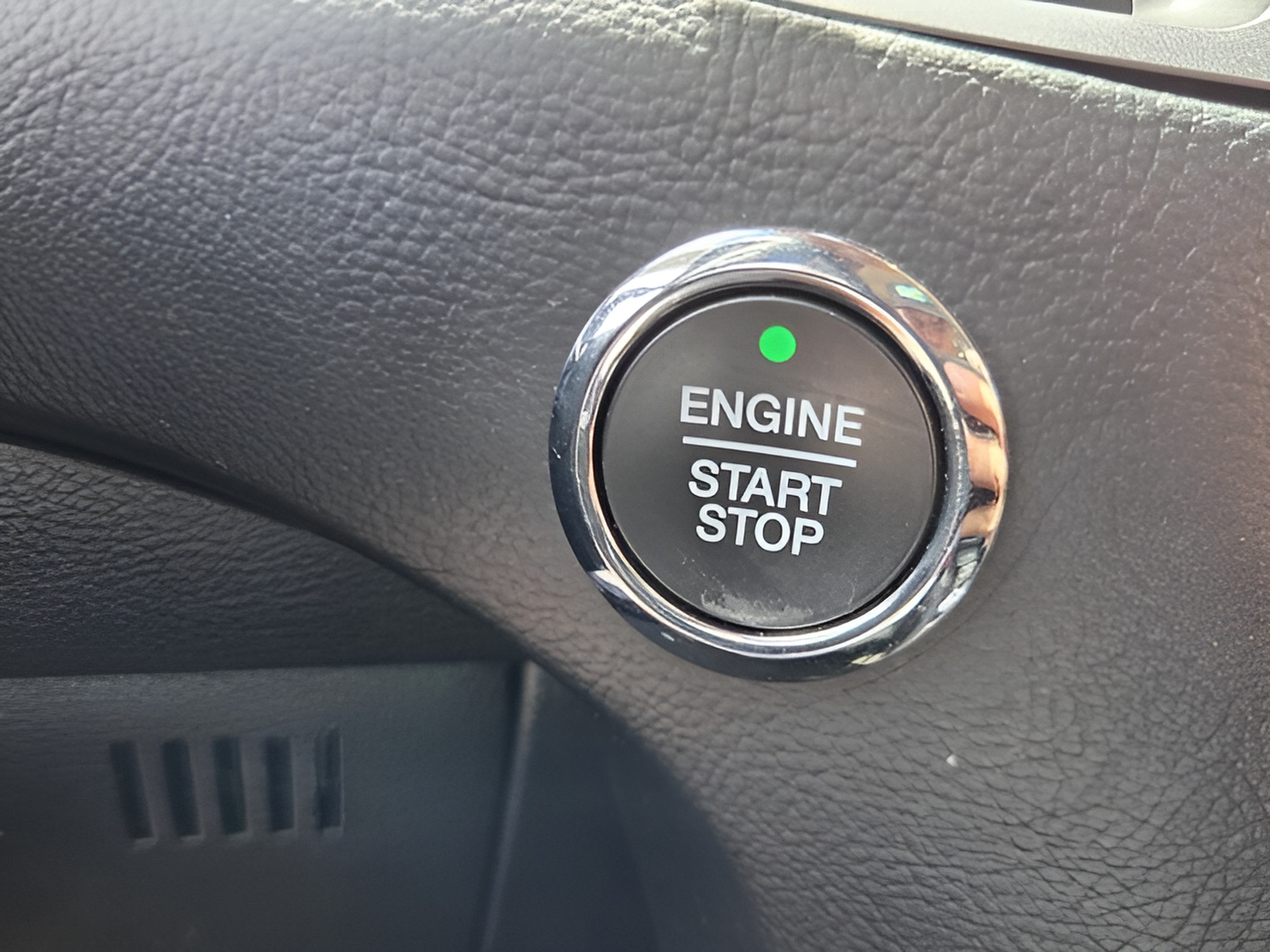Used 2020 Ford Edge SE FWD image 22