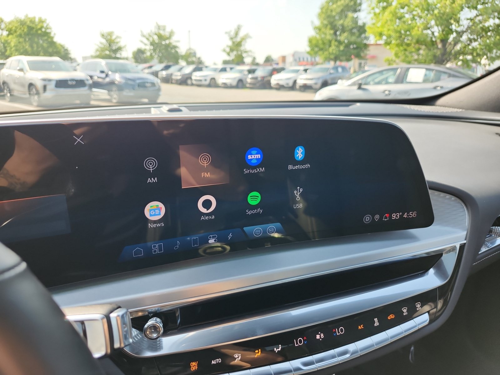 Used 2024 Cadillac Lyriq Luxury AWD/4WD image 18
