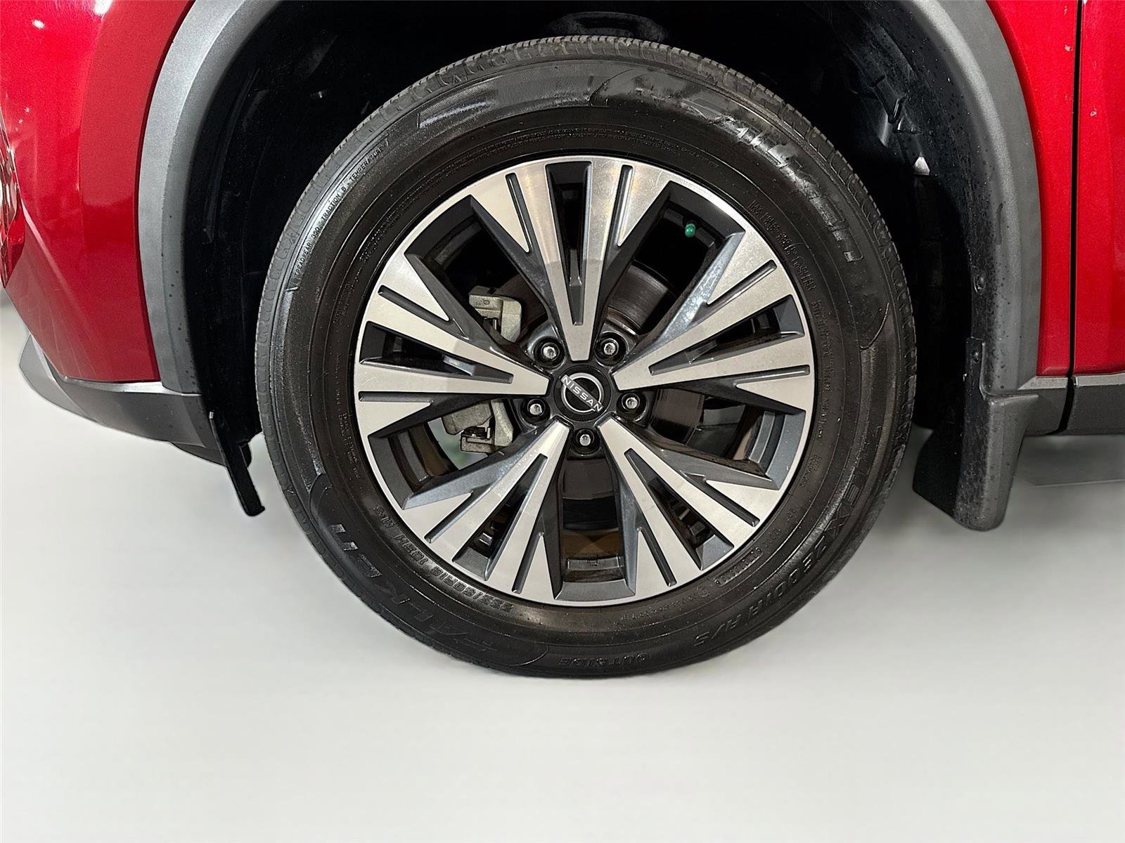 Used 2023 Nissan Rogue SV w/ SV Premium B Package image 31