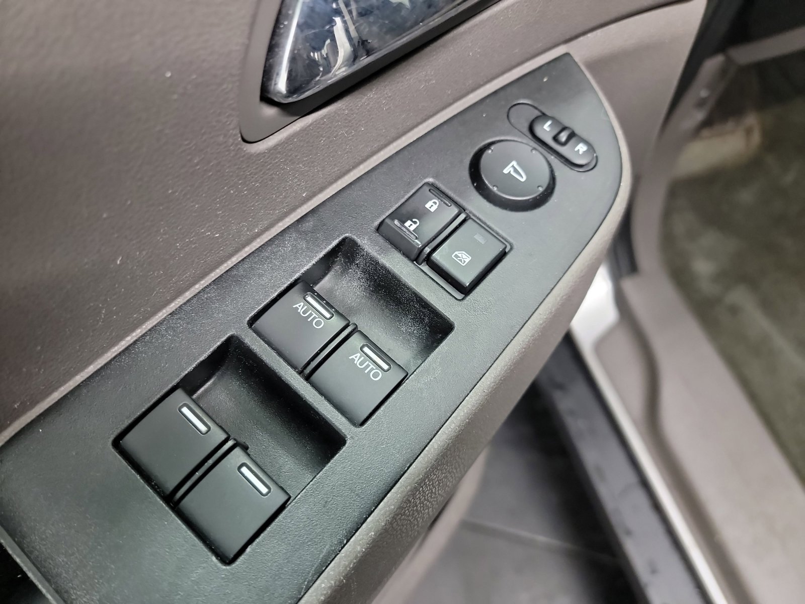 Used 2015 Honda Odyssey LX image 14