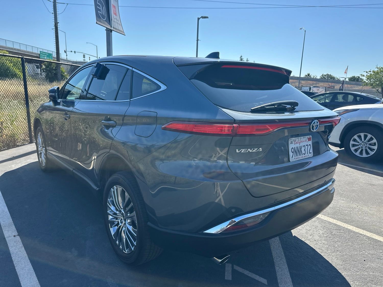 Used 2024 Toyota Venza Limited AWD/4WD image 3