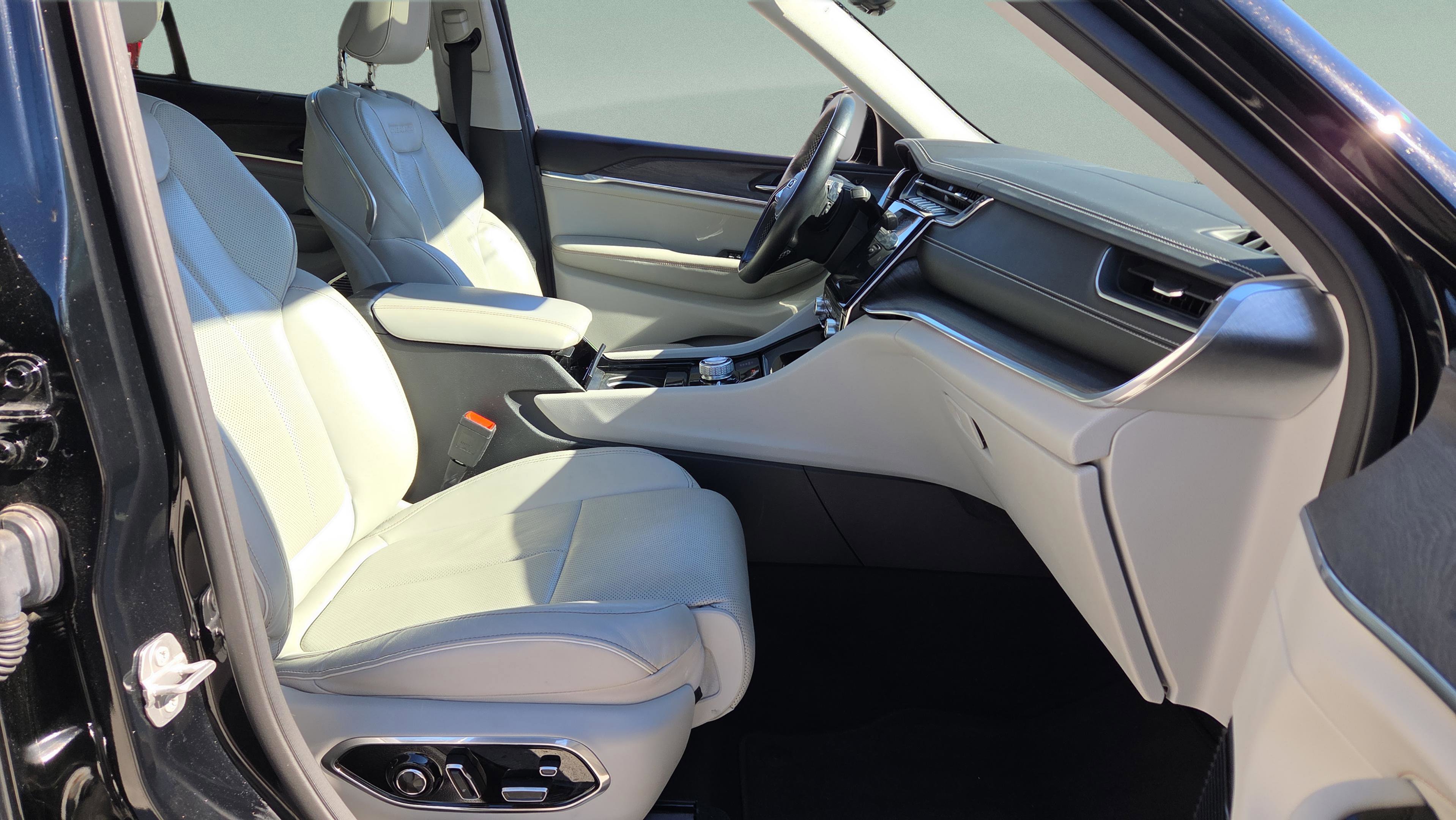 Used 2023 Jeep Grand Cherokee Overland w/ Adv Protech Group III image 10