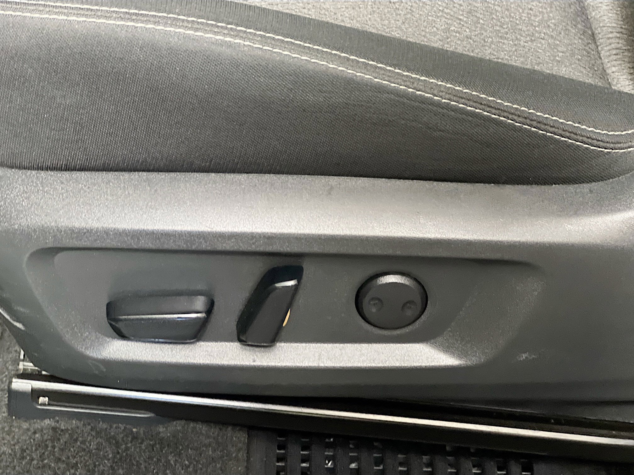 Used 2024 Nissan Rogue SV image 15