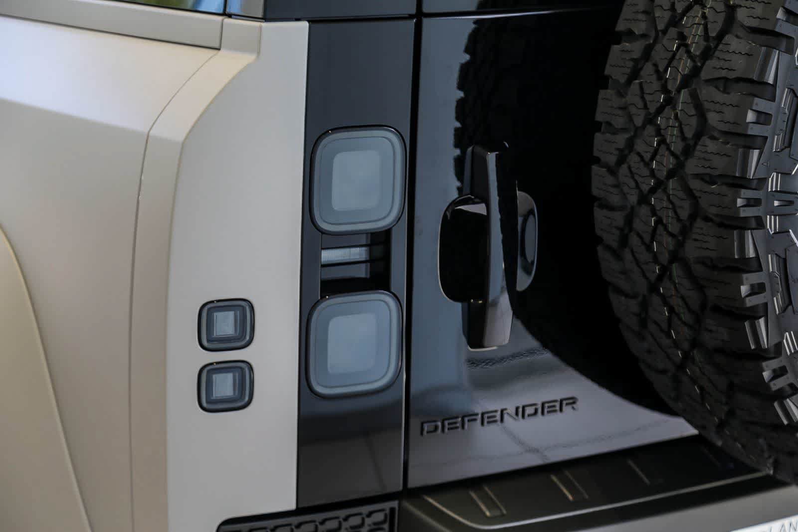 New 2026 Land Rover Defender 110 OCTA AWD/4WD image 7