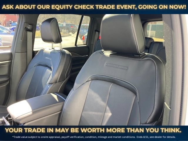 New 2023 Jeep Grand Cherokee Overland AWD/4WD image 18