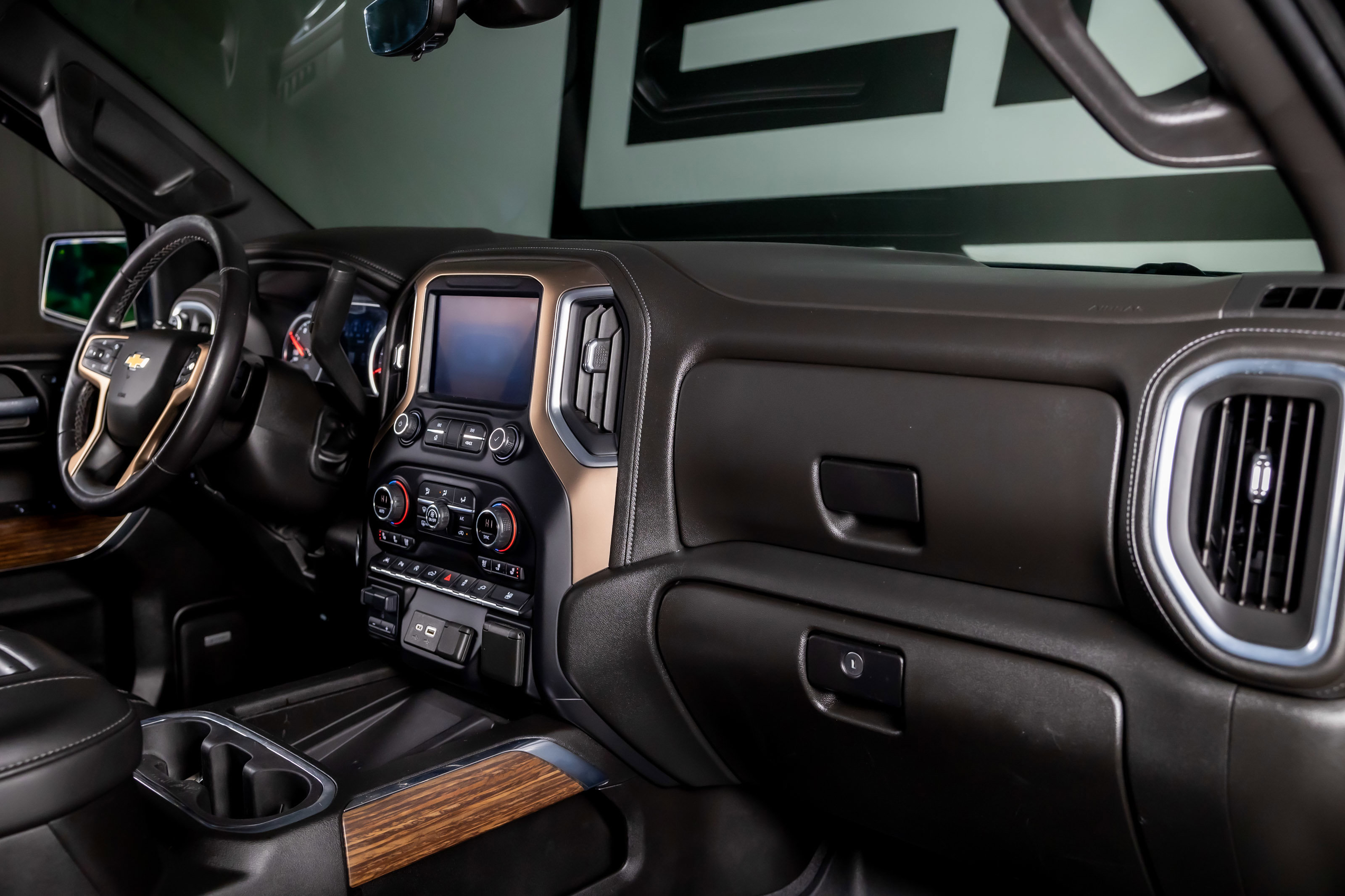 Used 2021 Chevrolet Silverado 1500 High Country w/ Technology Package image 27