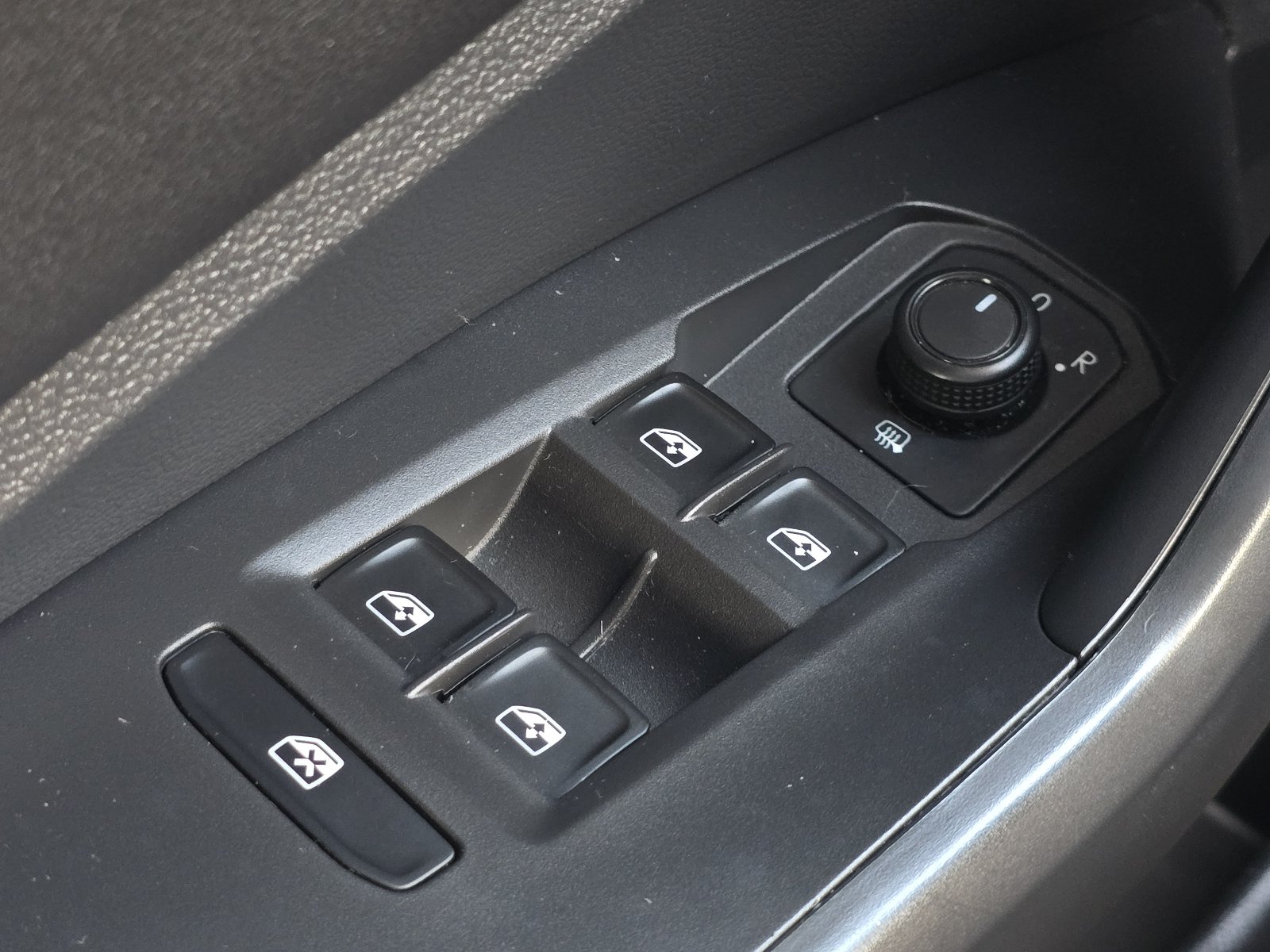 Used 2019 Volkswagen Jetta S w/ Driver Assistance Package FWD image 24
