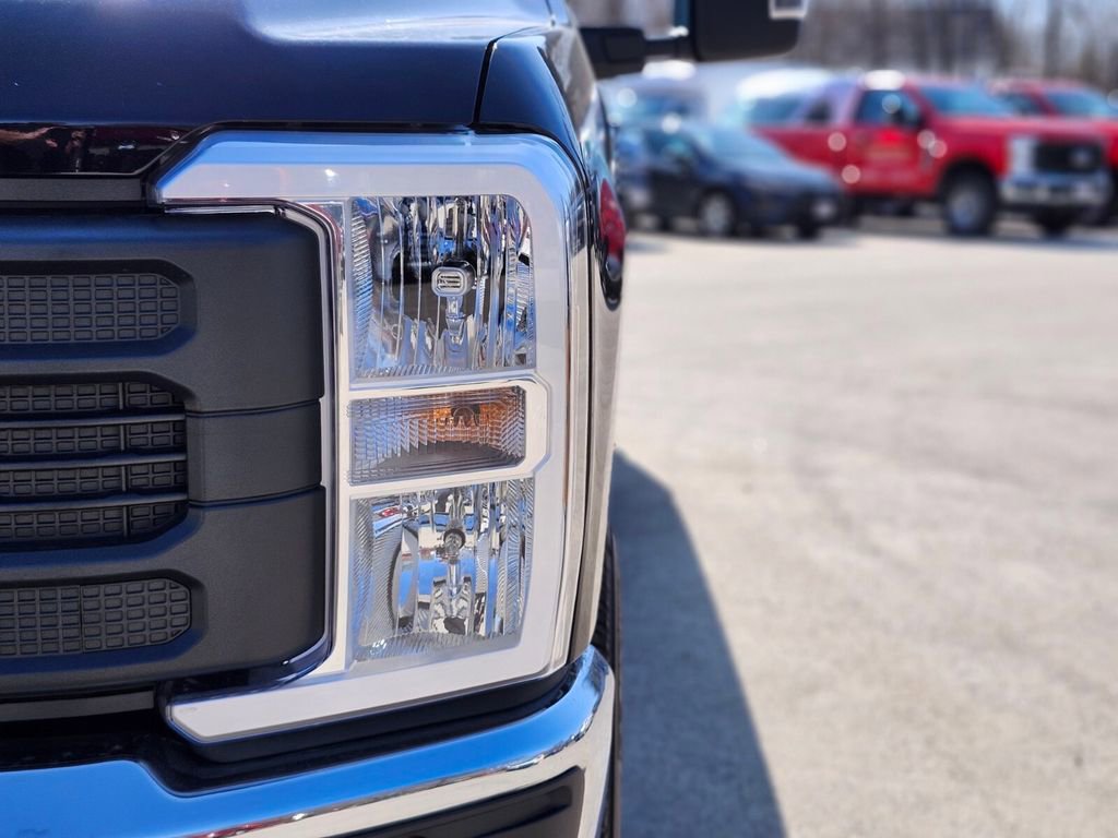 New 2026 Ford F250 XL w/ XL Chrome Package image 10