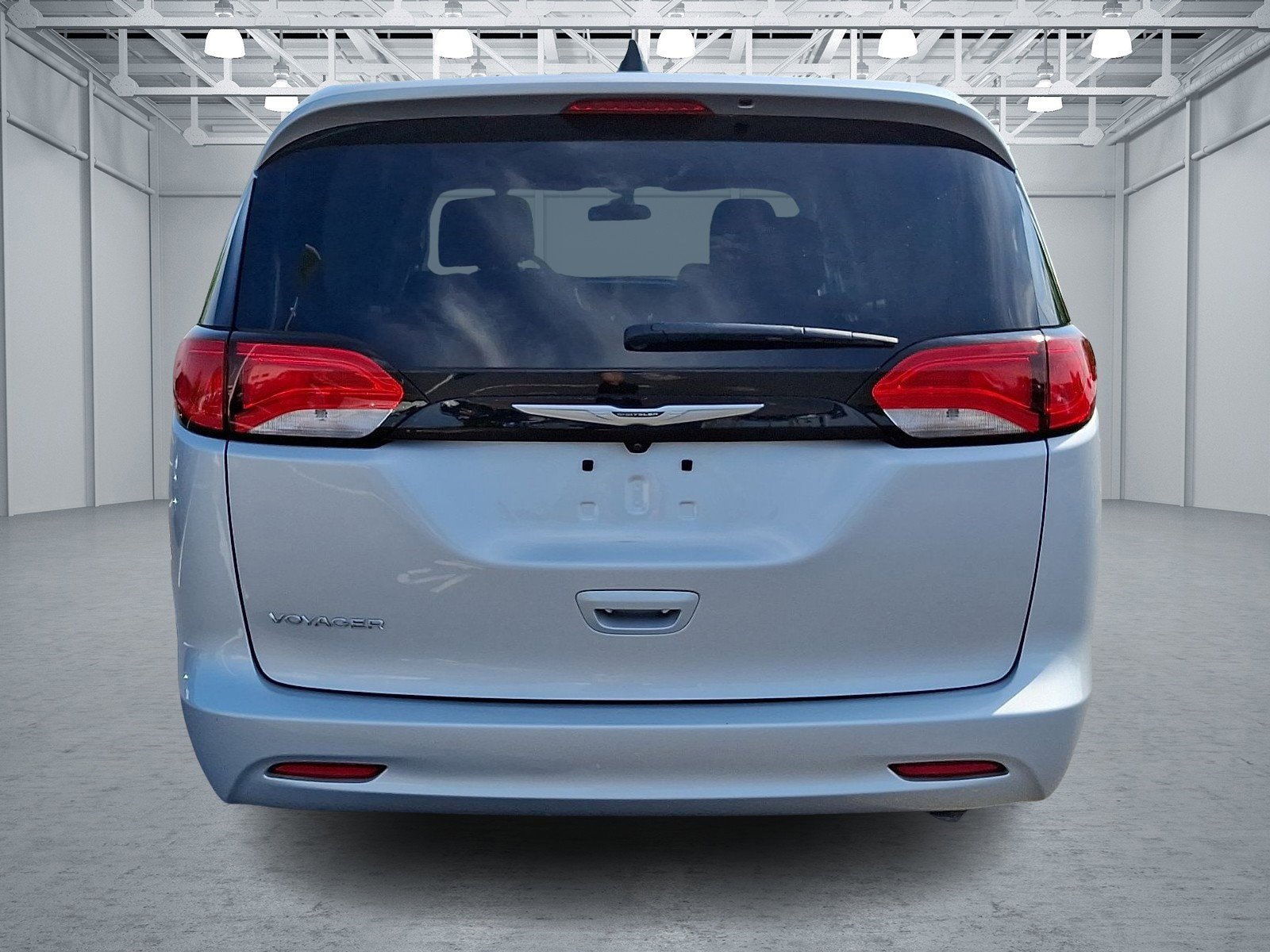 Used 2022 Chrysler Voyager LX FWD image 5