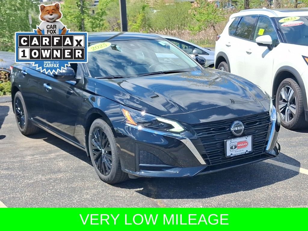 Used 2025 Nissan Altima 2.5 SV w/ SV Special Edition Package FWD image 2