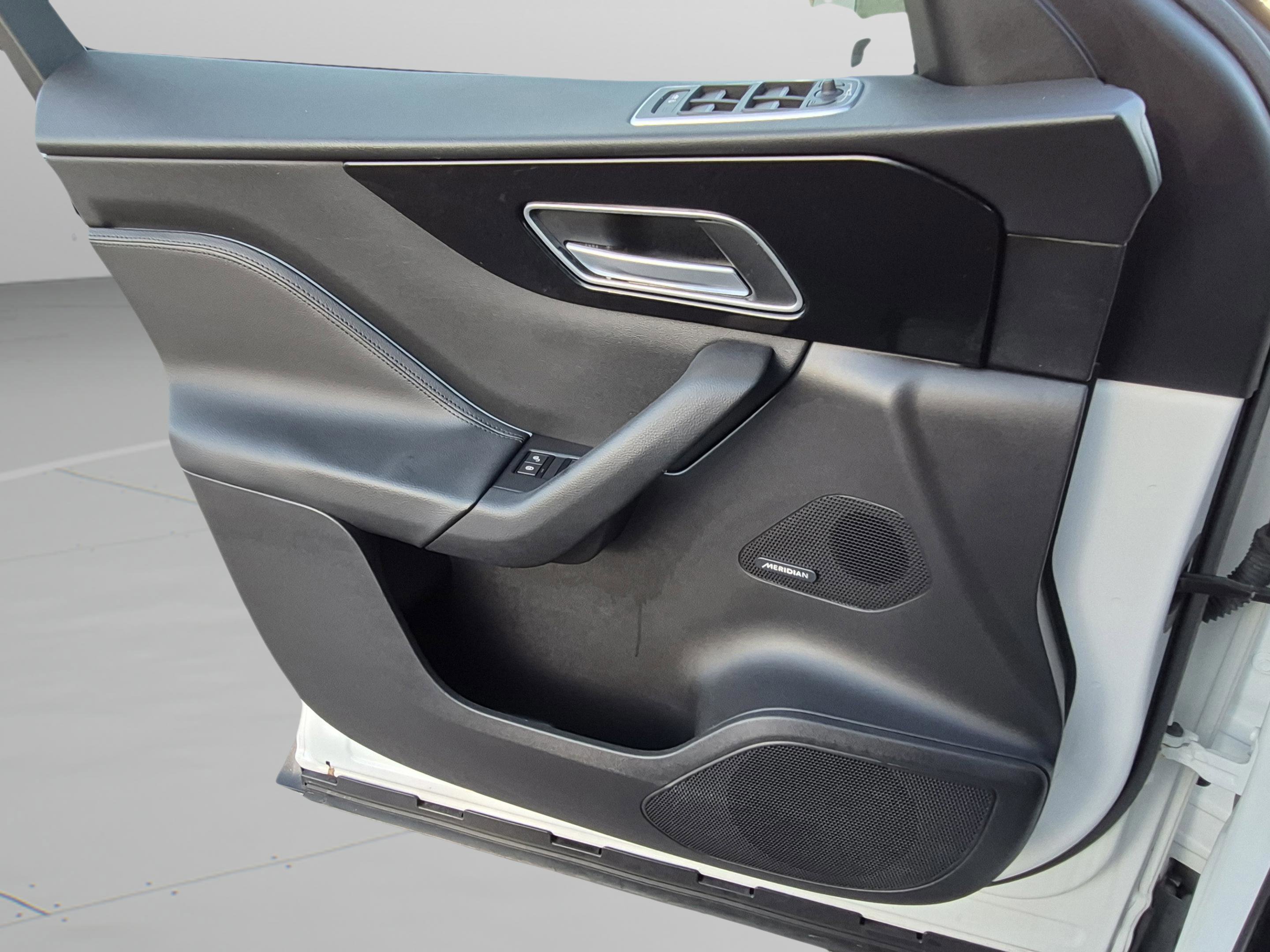 Used 2018 Jaguar F-PACE Premium AWD/4WD image 22