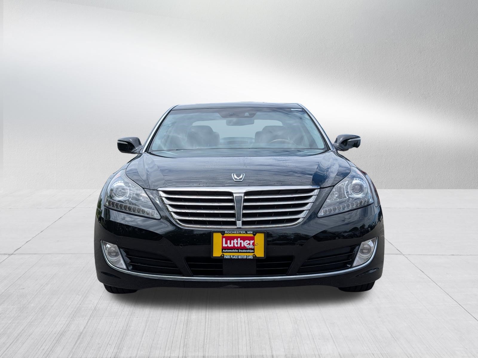 Used 2014 Hyundai Equus Signature RWD image 2