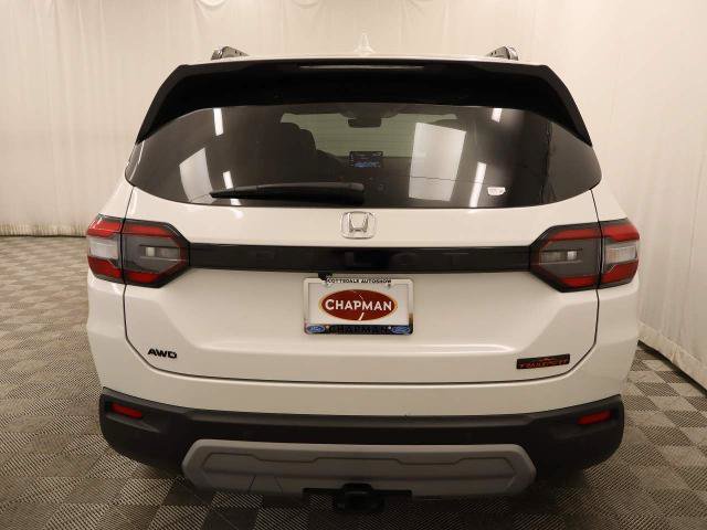 Used 2025 Honda Pilot TrailSport image 3
