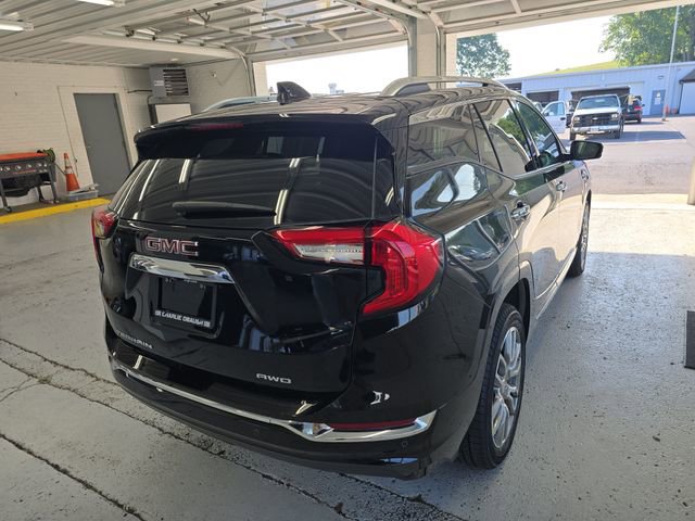 Used 2023 GMC Terrain Denali w/ Denali Premium Package AWD/4WD image 5