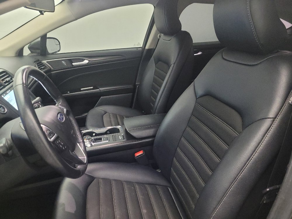 Used 2018 Ford Fusion SE w/ Equipment Group 201A FWD image 17