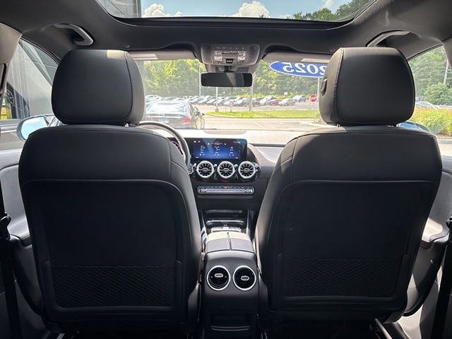 Used 2025 Mercedes-Benz GLA 250 4MATIC image 45