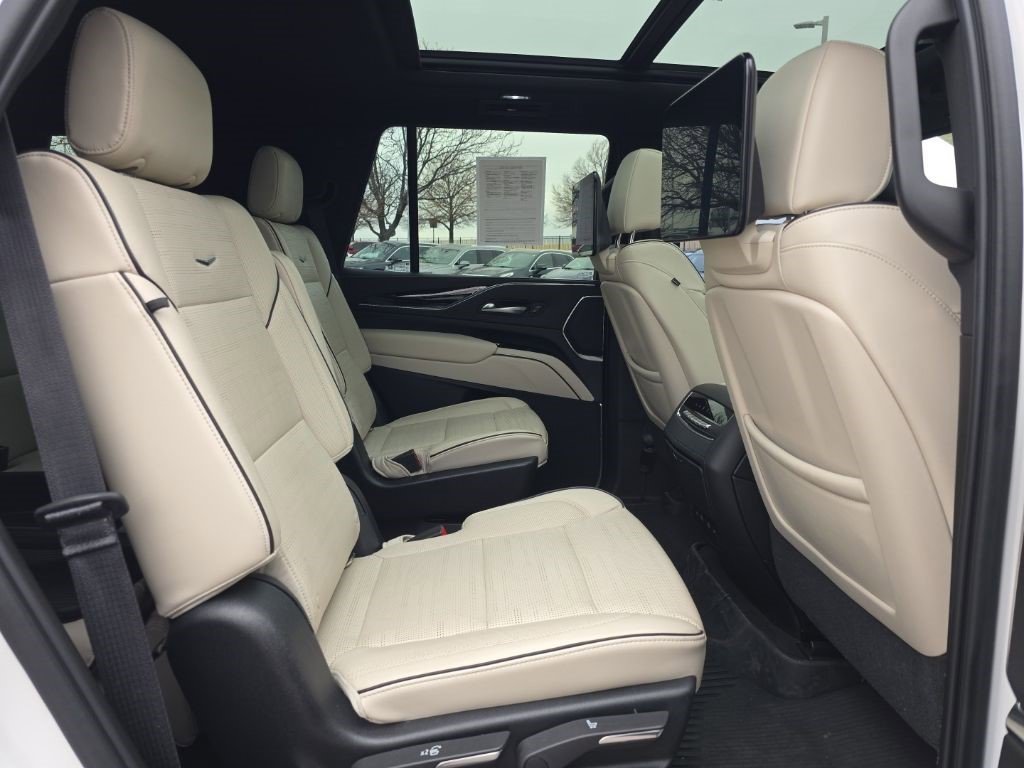 Certified 2021 Cadillac Escalade Sport w/ LPO, ONYX Package image 16