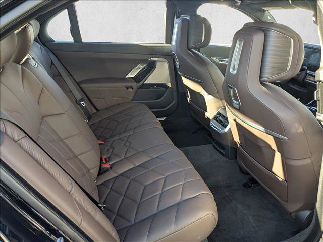 Certified 2024 BMW i7 xDrive60 w/ Executive Package image 22