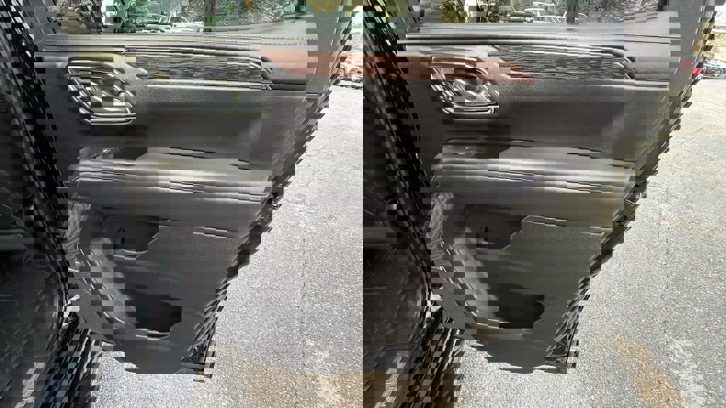 Used 2022 Chevrolet Tahoe LT w/ LT Signature Plus Package image 18