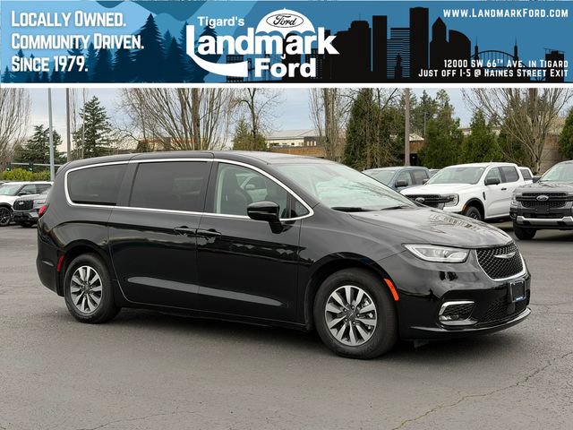 Used 2024 Chrysler Pacifica Select