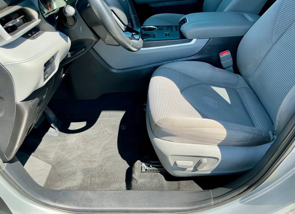 Used 2021 Toyota Highlander LE image 42