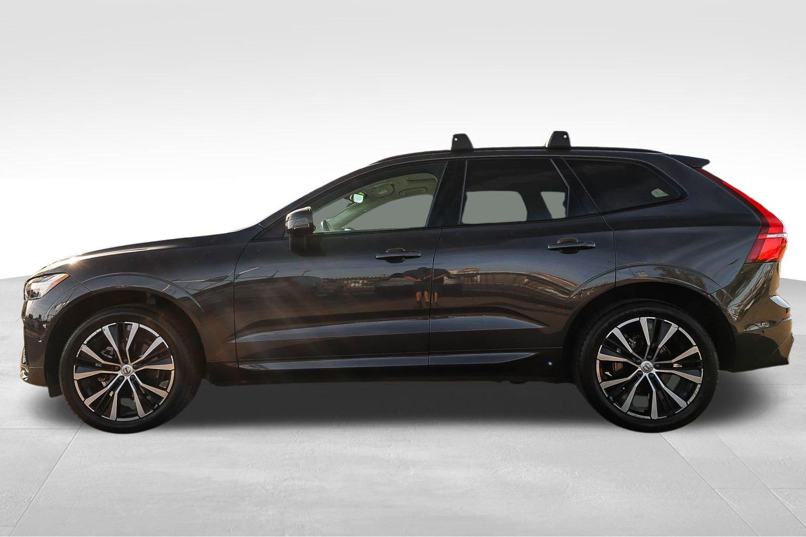 Used 2023 Volvo XC60 B5 Plus w/ Climate Package image 9