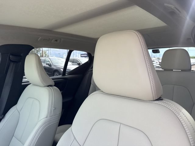 New 2026 Volvo XC40 B5 Ultra w/ Climate Package AWD/4WD image 16